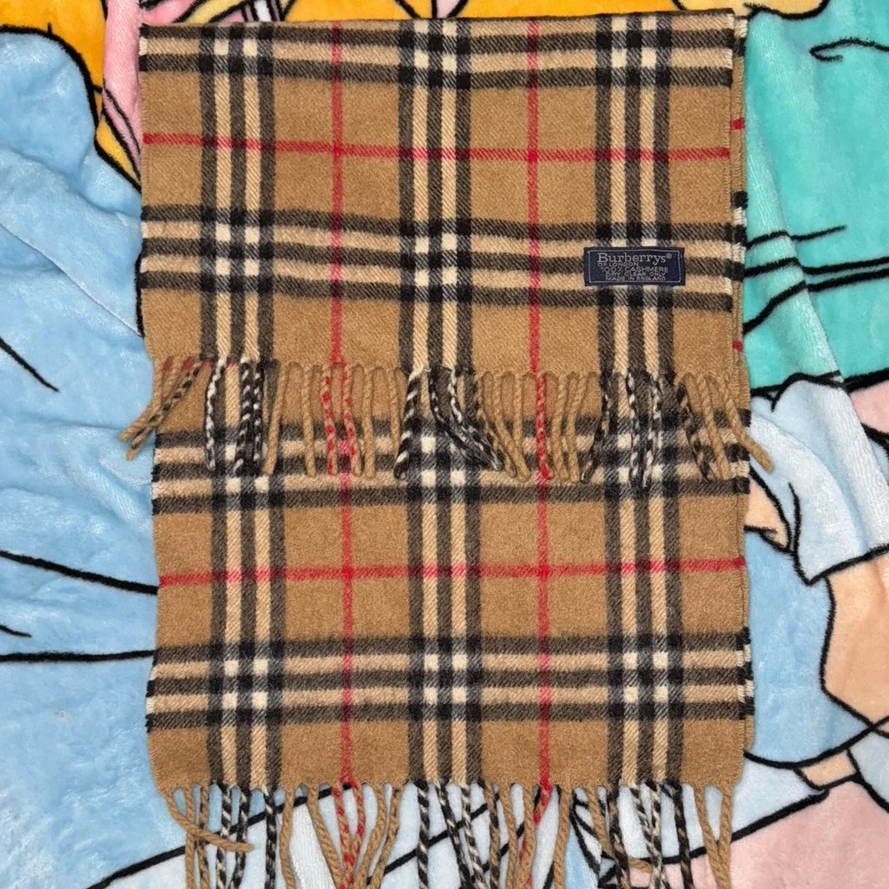 Large Burberry CASHMERE Tan and Black Checkered Scarf. In excellent condition! - Picture 6 of 9